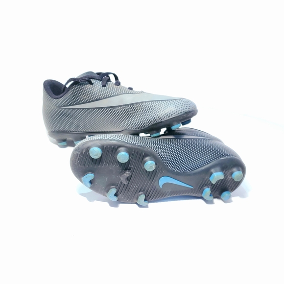 Nike outdoor soccer shoes Men Sz 5.5 like new - Picture 2 of 3